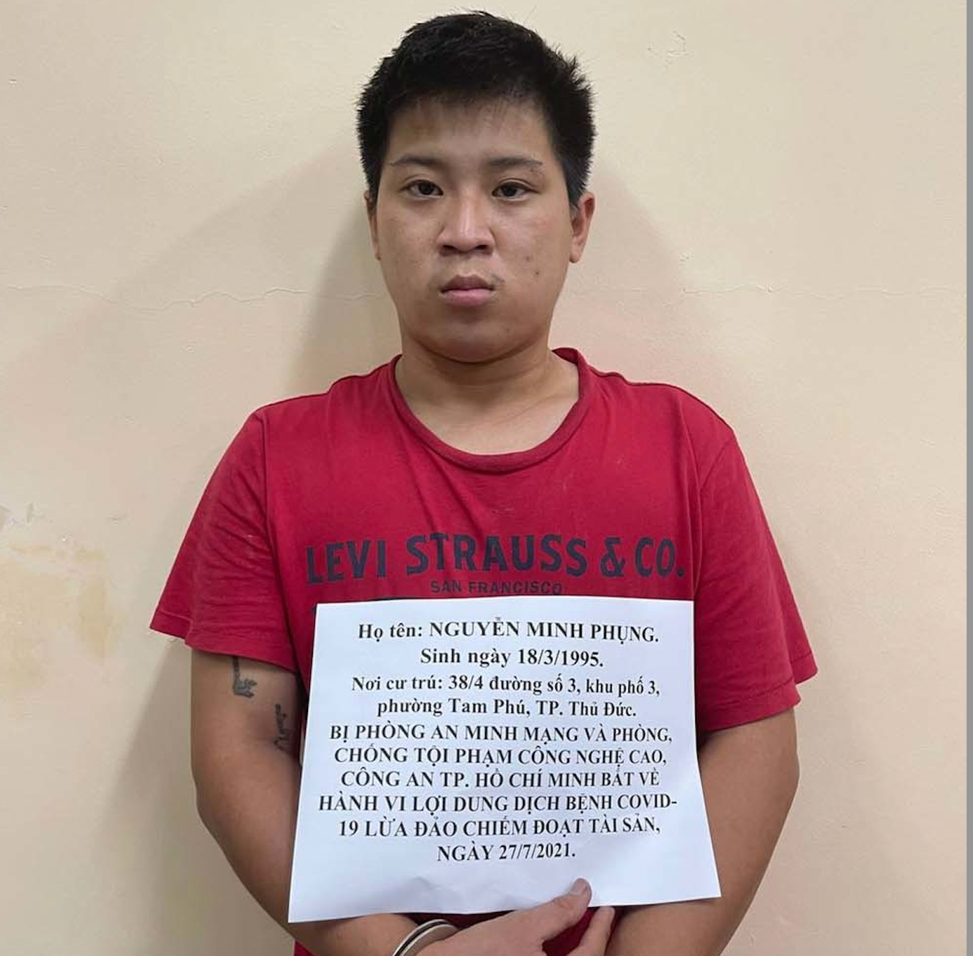 Đối tượng Nguyễn Minh Phụng tại cơ quan công an