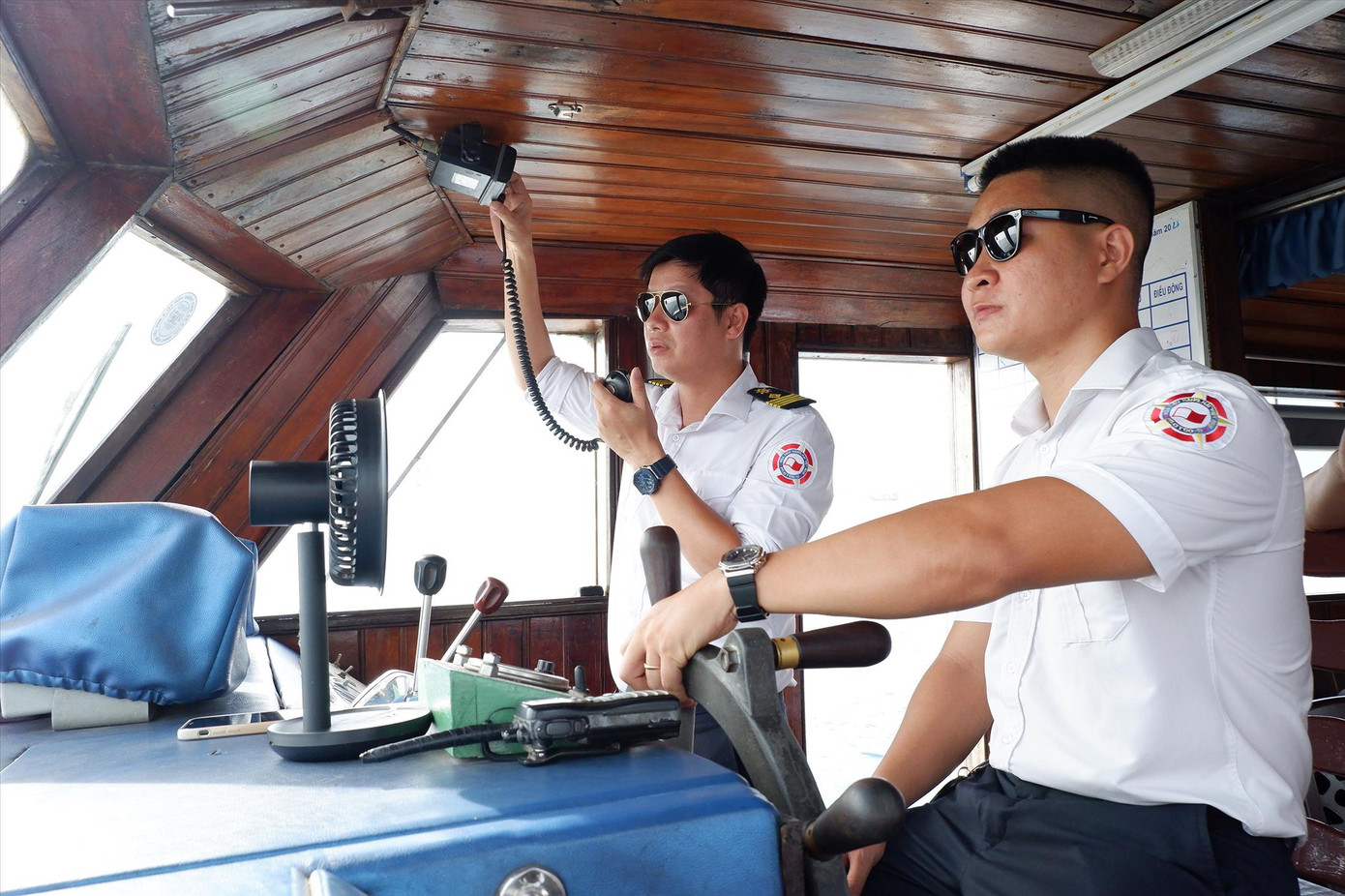 Các hoa tiêu làm nhiệm vụ. Ảnh: Nguyễn Thành