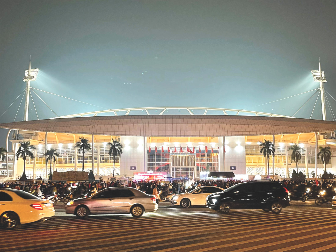 Sân Mỹ Đình sẽ được chỉnh trang trước trận bán kết lượt về AFF Cup 2022 giữa đội tuyển Việt Nam với Indonesia. Ảnh: Như Ý