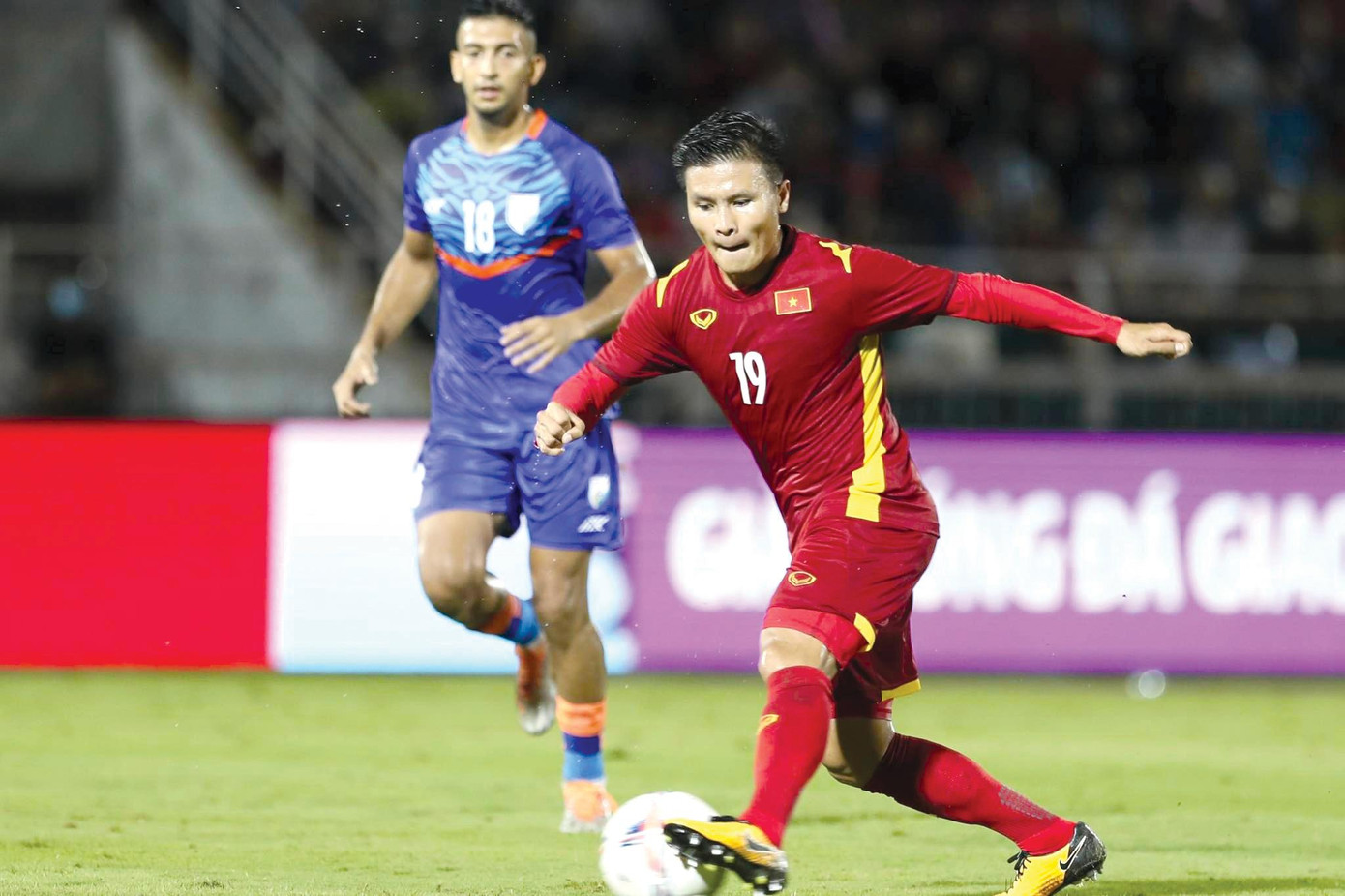 Quang Hải chơi trọn vẹn 90 phút trong chiến thắng 3-0 của ĐT Việt Nam trước Ấn Độ - Ảnh: Phạm Nguyễn Quang Hải chơi trọn vẹn 90 phút trong chiến thắng 3-0 của ĐT Việt Nam trước Ấn Độ - Ảnh: Phạm Nguyễn