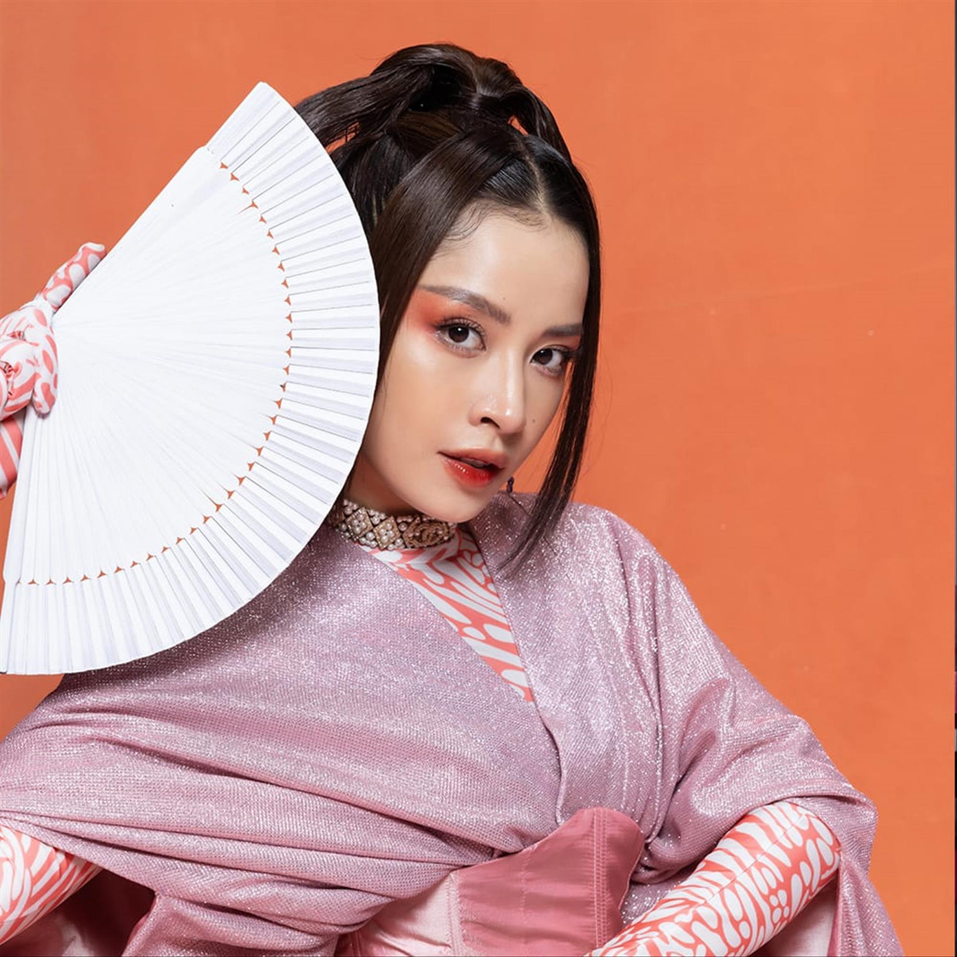 Chi Pu trong trang phục phong cách hải sản tươi sống