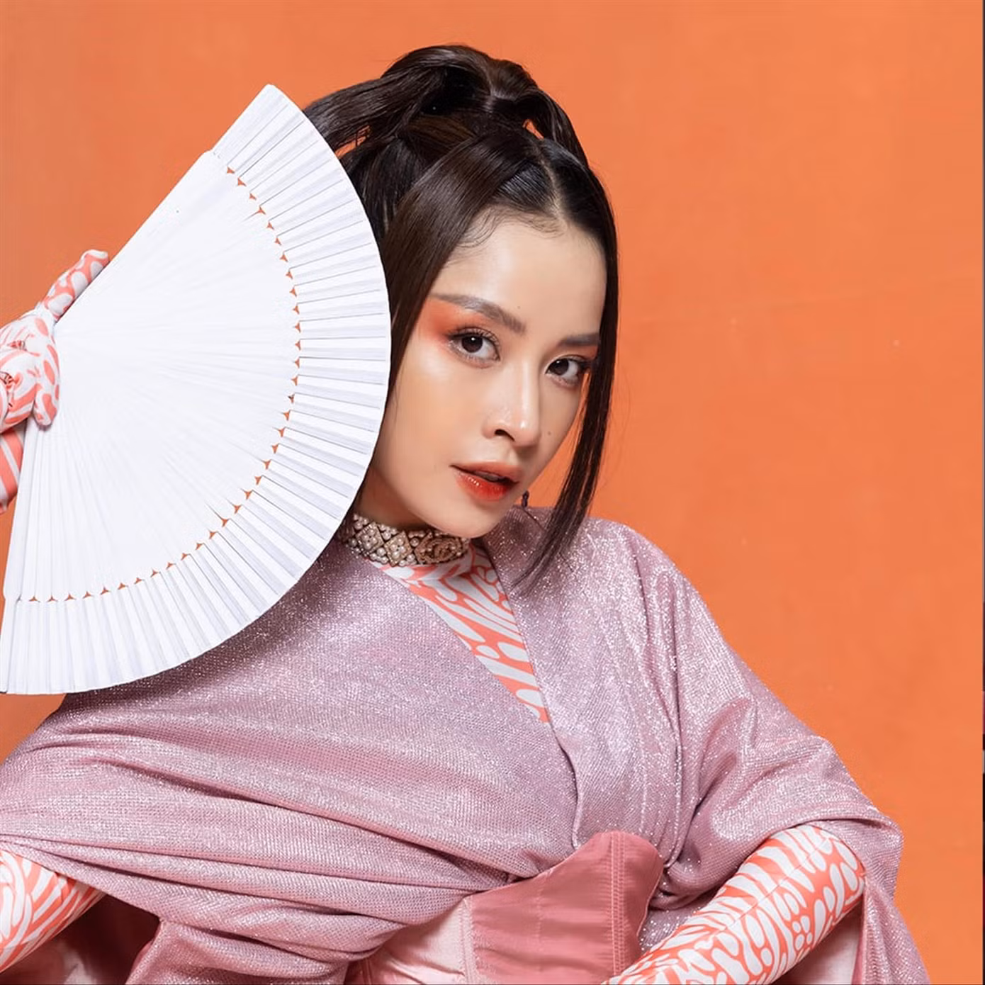 Chi Pu trong trang phục phong cách hải sản tươi sống