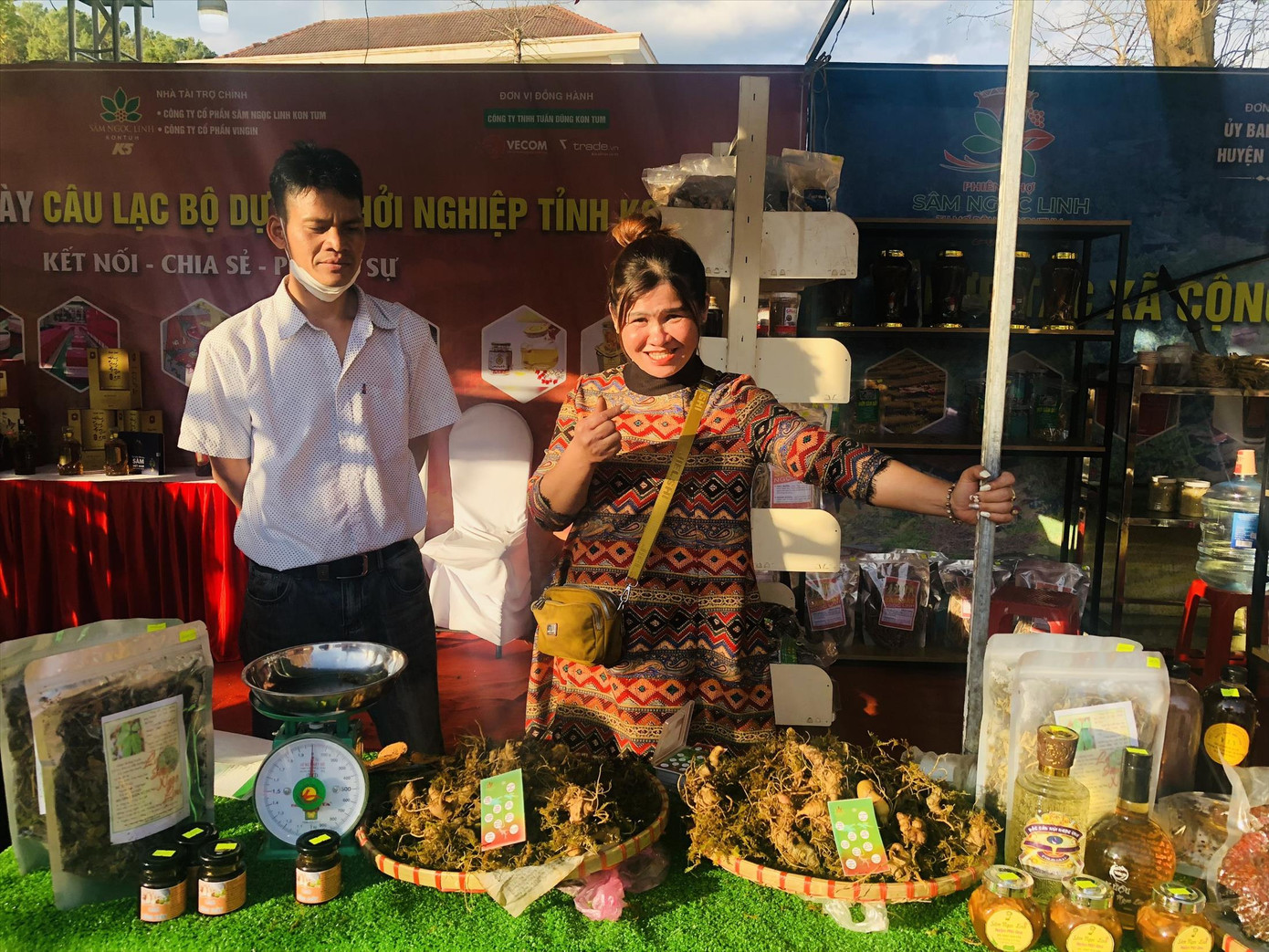 Gian hàng của Huyện Đoàn Tu Mơ Rông Gian hàng của Huyện Đoàn Tu Mơ Rông