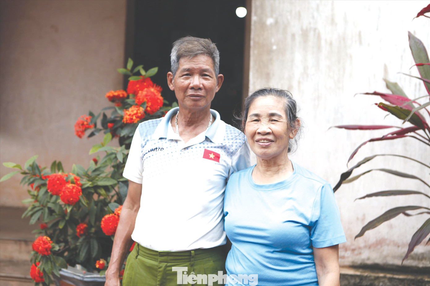 Ông Nguyễn Văn Chuyền và bà Nguyễn Thị Hưởng, bố mẹ của vận động viên Nguyễn Thị Oanh. Ảnh: Nguyễn Thắng