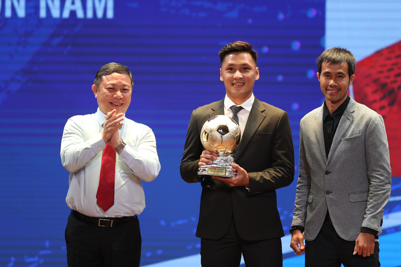 Hồ Văn Ý có màn trình diễn xuất sắc tại VCK World Cup Futsal 2021 và xứng đáng nhận danh hiệu Quả bóng Vàng Futsal 2021 ảnh: Hữu Phạm-Quang Thắng Hồ Văn Ý có màn trình diễn xuất sắc tại VCK World Cup Futsal 2021 và xứng đáng nhận danh hiệu Quả bóng Vàng Futsal 2021 ảnh: Hữu Phạm-Quang Thắng