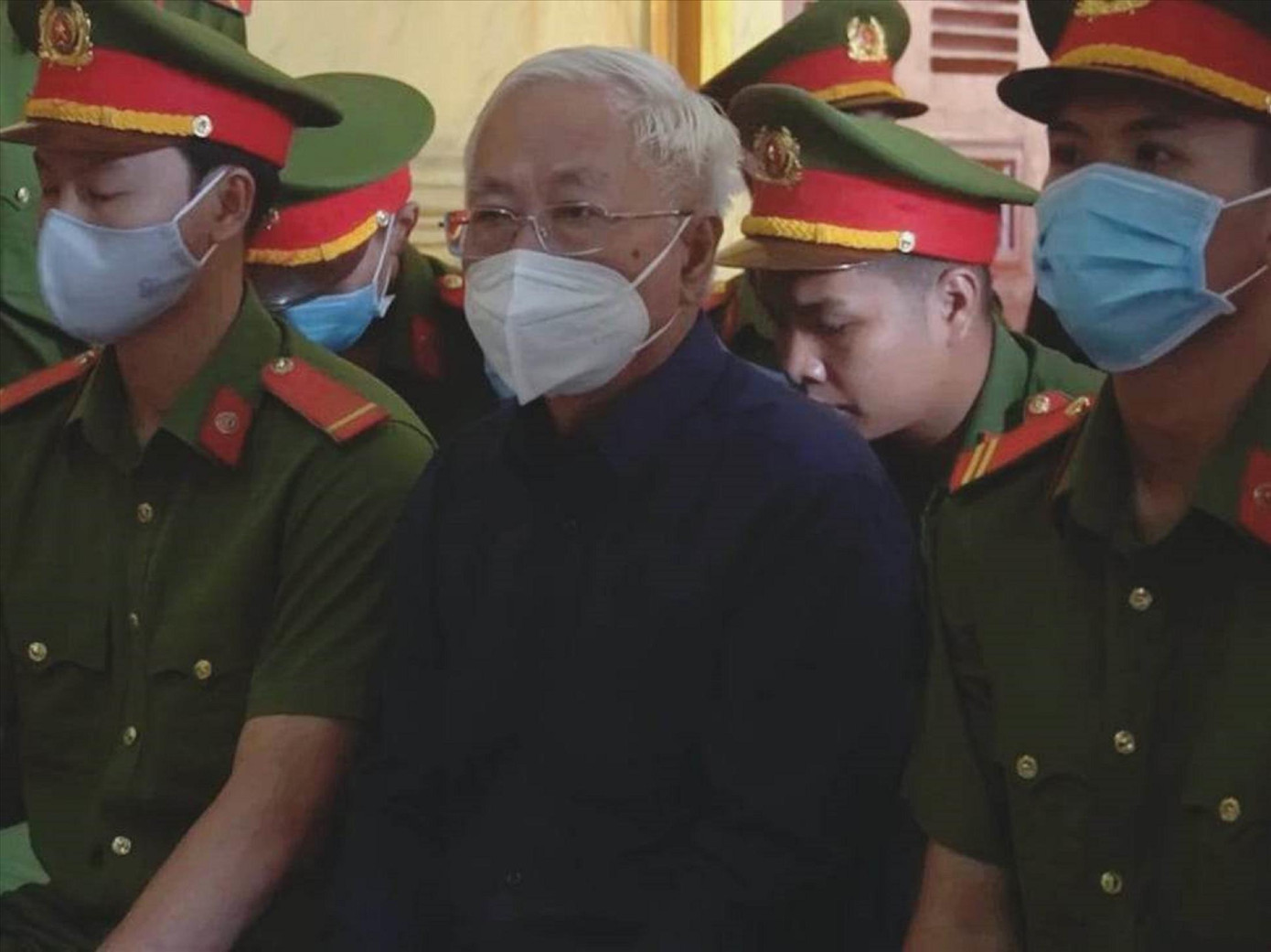 Cựu Tổng giám đốc DongA Bank Trần Phương Bình tại phiên tòaẢnh: PV Cựu Tổng giám đốc DongA Bank Trần Phương Bình tại phiên tòaẢnh: PV