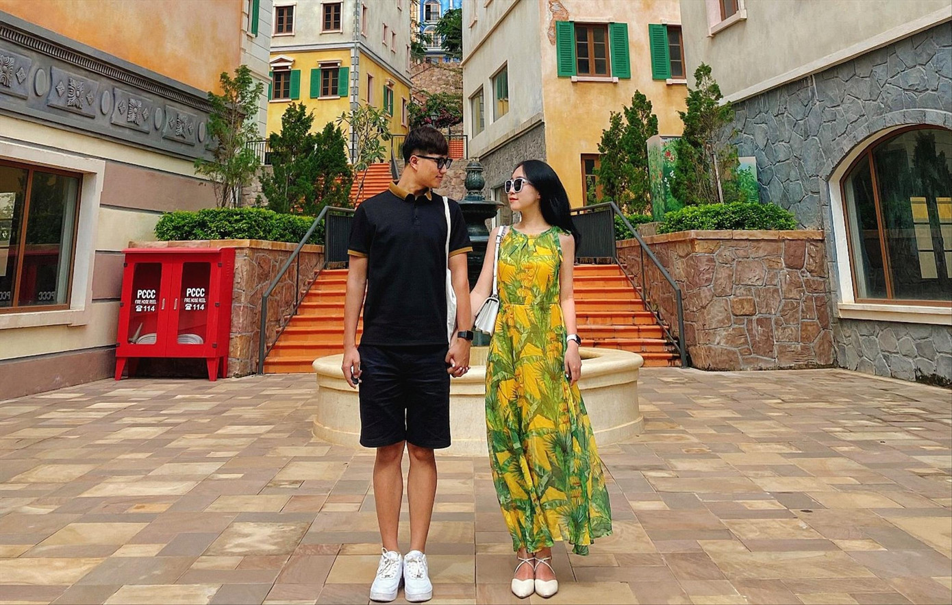 Cặp đôi Đan Linh và Tùng Long (ở Hà Nội) đề cao sự tối giản trong tình yêu