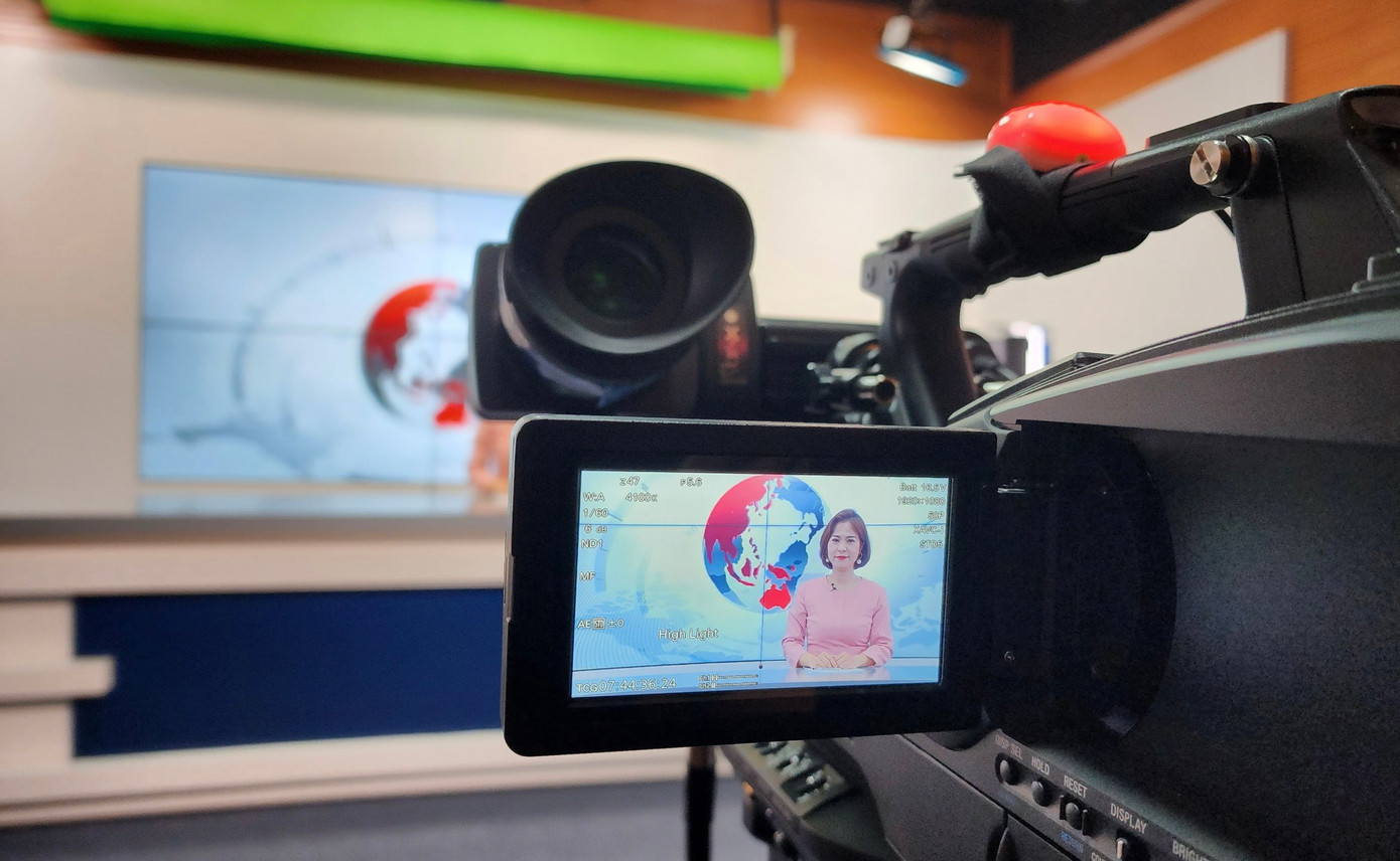 Khi phóng viên báo viết trải nghiệm làm MC truyền hình