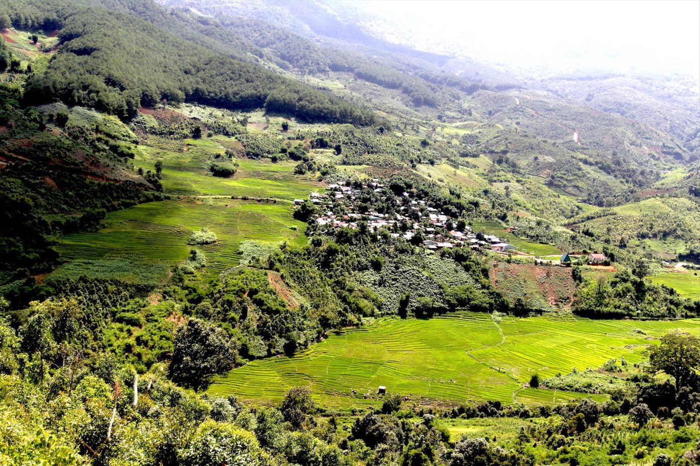 Một góc xã Măng Ri từ trên cao