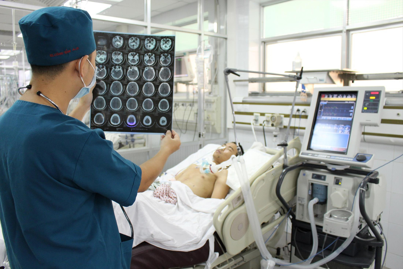 Các đối tượng lừa đảo thường lợi dụng những hoàn cảnh thương tâm để trục lợi. Ảnh: Vân Sơn