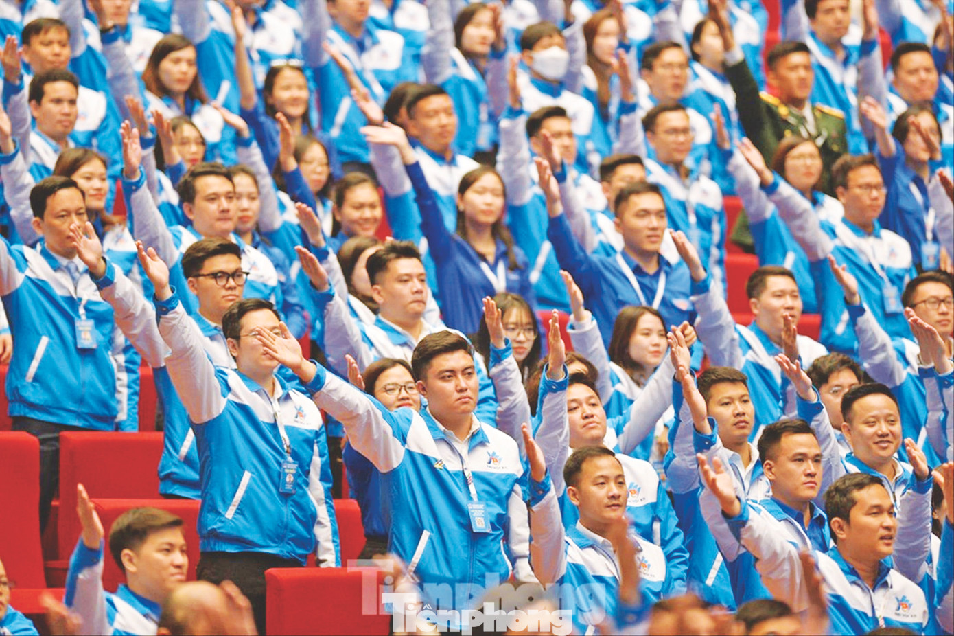 Dân số 100 triệu người đang mở ra cơ hội to lớn để đất nước phát triển. Dân số 100 triệu người đang mở ra cơ hội to lớn để đất nước phát triển.