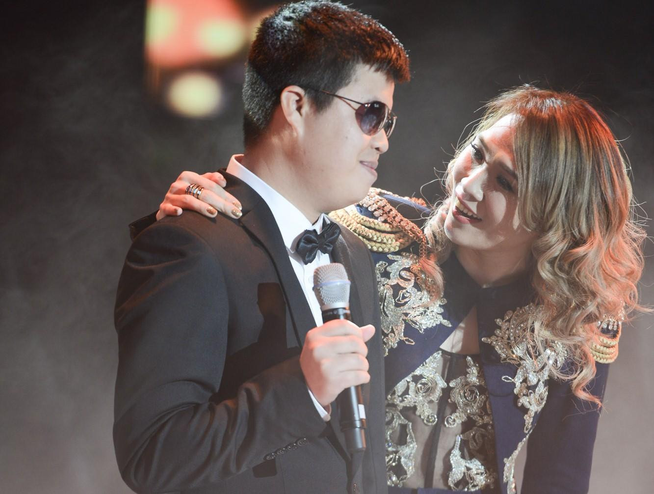 Mỹ Tâm mời chàng trai khiếm thị đến hát trong liveshow của mình