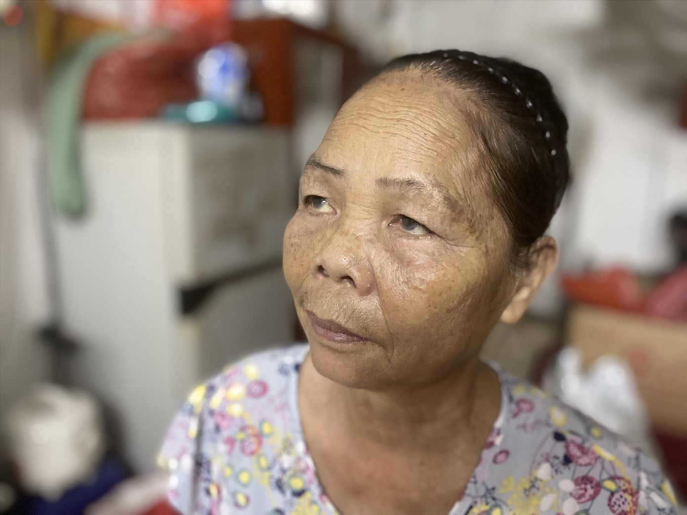Bà Nguyễn Thị Thêm, người dân sinh sống tại xóm chạy thận ngõ 121 Lê Thanh Nghị. Ảnh: Việt Khôi Bà Nguyễn Thị Thêm, người dân sinh sống tại xóm chạy thận ngõ 121 Lê Thanh Nghị. Ảnh: Việt Khôi