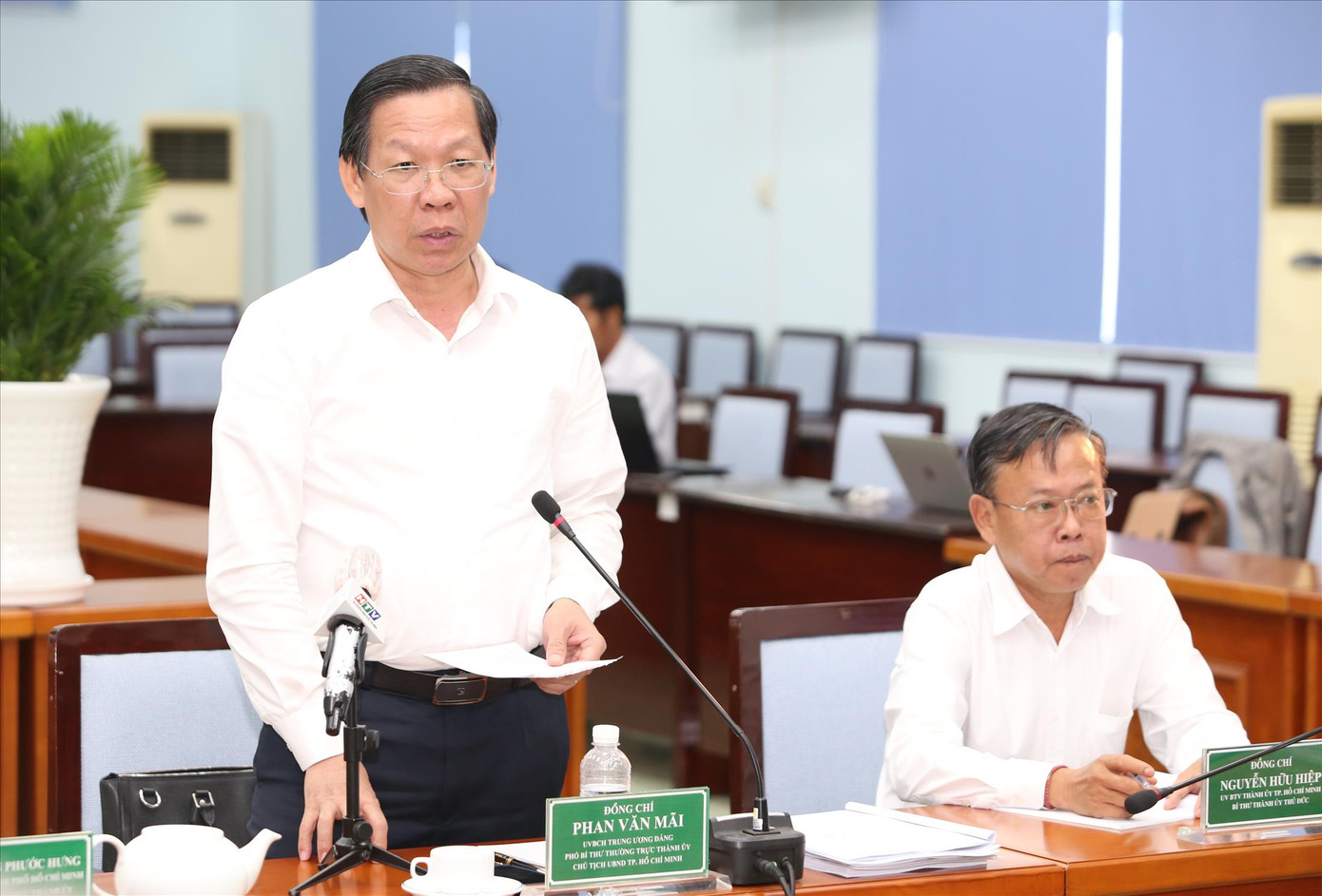 Chủ tịch UBND TPHCM Phan Văn Mãi tại buổi làm việc. Ảnh: NGÔ TÙNG