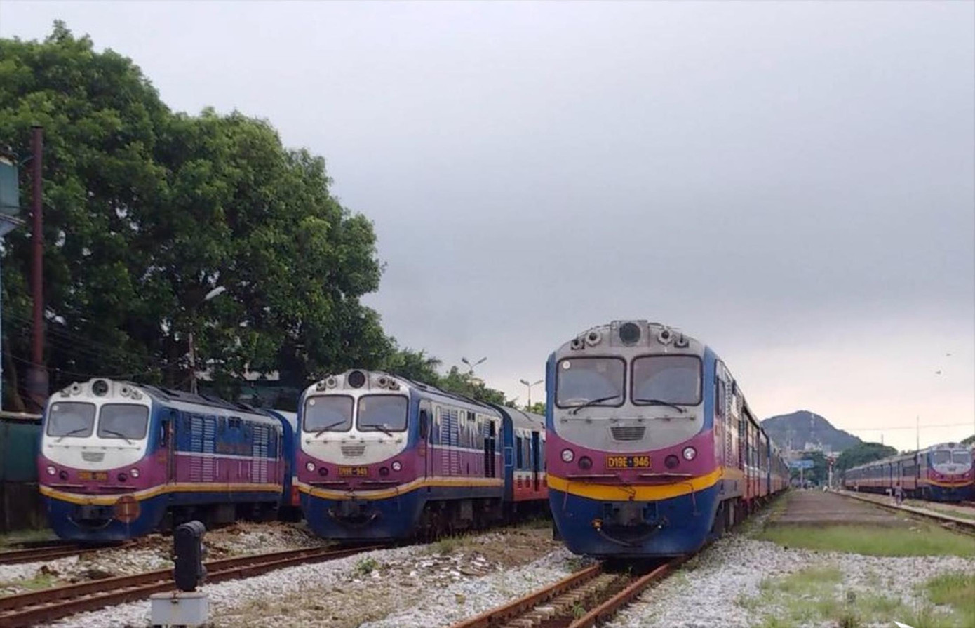 Bộ GTVT bỏ phương án đầu tư đường sắt cao tốc Bắc - Nam chỉ chạy tàu khách. Ảnh minh hoạ: VNR Bộ GTVT bỏ phương án đầu tư đường sắt cao tốc Bắc - Nam chỉ chạy tàu khách. Ảnh minh hoạ: VNR