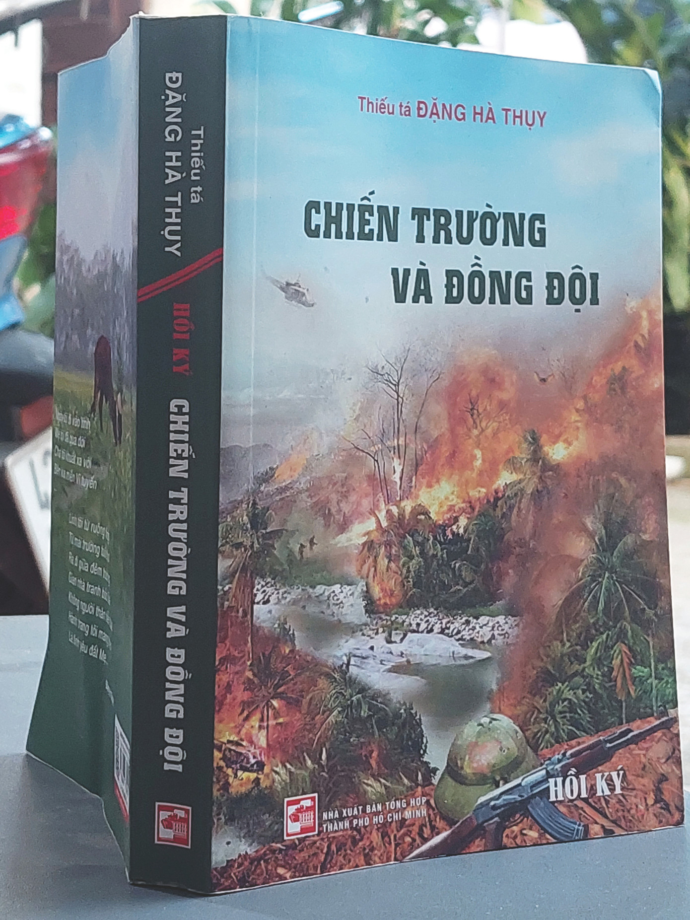 Cuốn sách của ông Đặng Hà Thụy. Ảnh: Trần Tuấn Cuốn sách của ông Đặng Hà Thụy. Ảnh: Trần Tuấn
