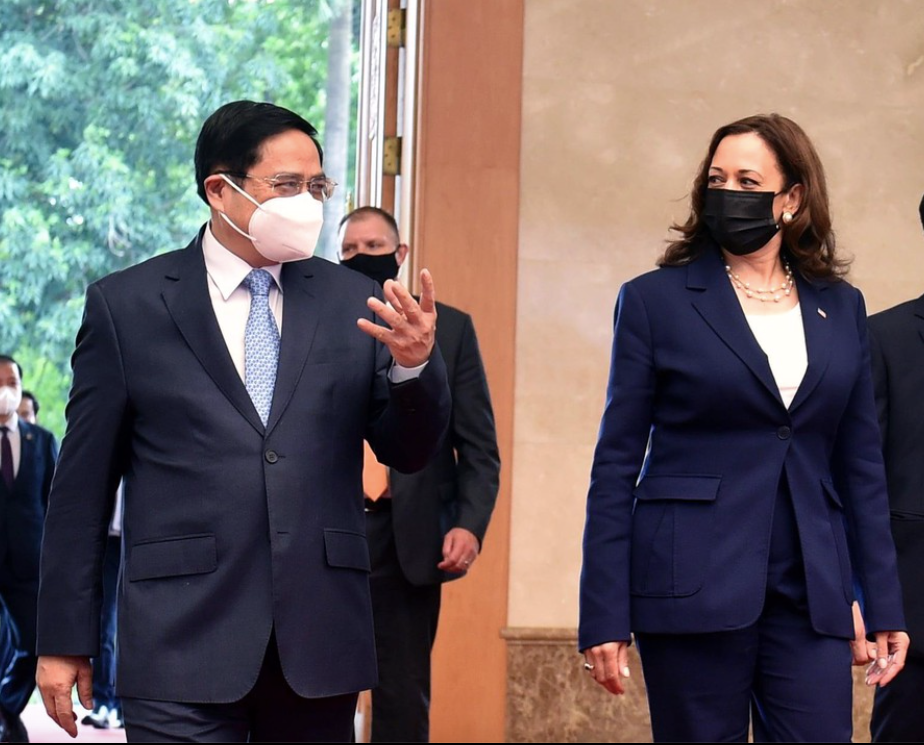 Thủ tướng Phạm Minh Chính trong cuộc đón Phó Tổng thống Mỹ Kamala Harris thăm Việt Nam ngày 25/8 Ảnh: Đoàn Bắc