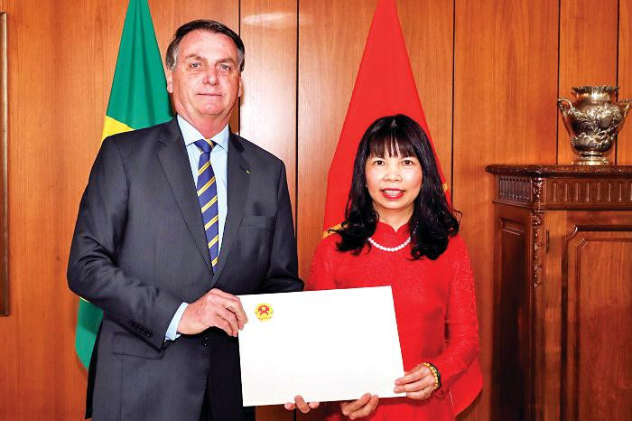 Đại sứ Phạm Thị Kim Hoa trình Quốc thư cho Tổng thống Brazil Jair Bolsonaro