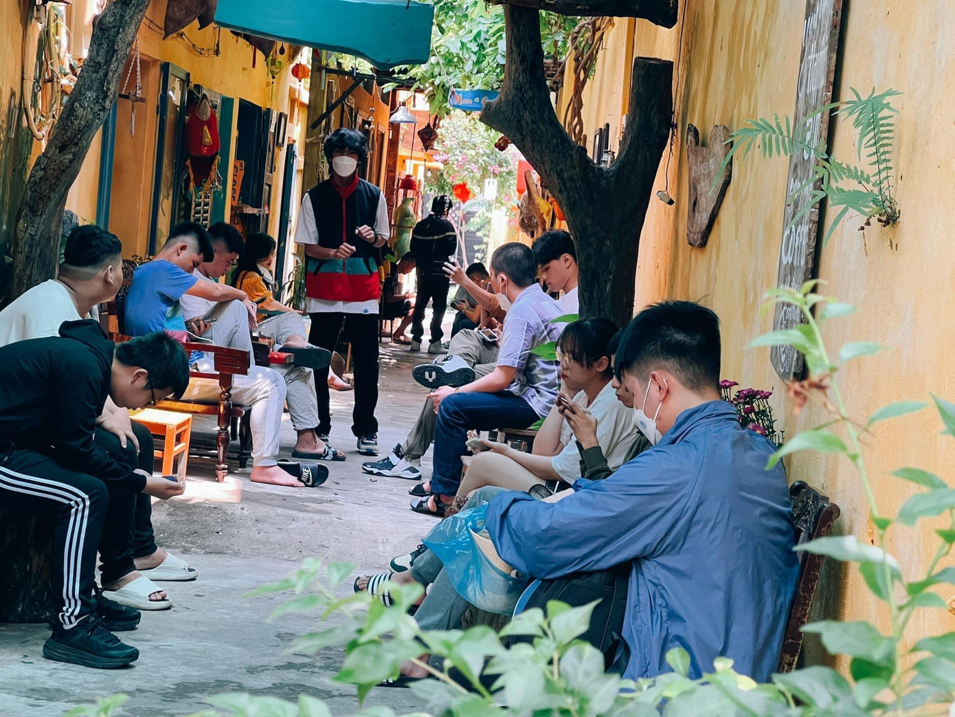 Hẻm tái sinh thu hút khách là thanh niên địa phương Hẻm tái sinh thu hút khách là thanh niên địa phương