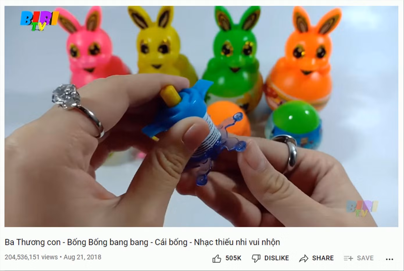 Lấy tên "Nhạc thiếu nhi vui nhộn" nhưng clip 200 ngàn lượt xem này lại toàn là cảnh mở hộp đồ chơi trẻ em không rõ nguồn gốc