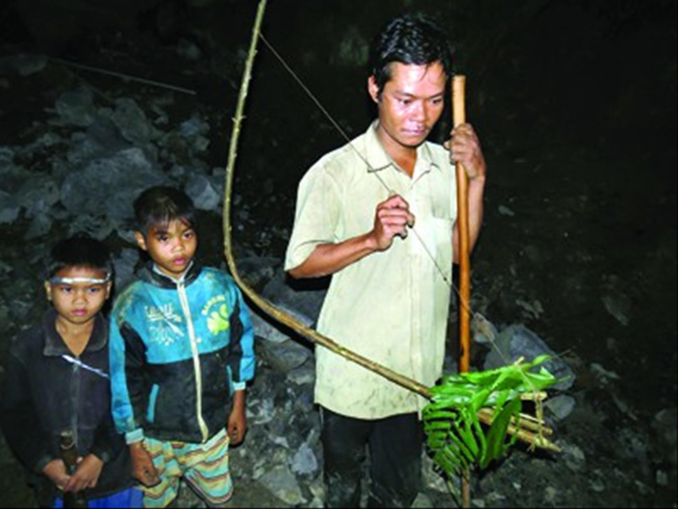 Người Rục lấy săn bắt, hái lượm để sinh sống qua ngày Người Rục lấy săn bắt, hái lượm để sinh sống qua ngày