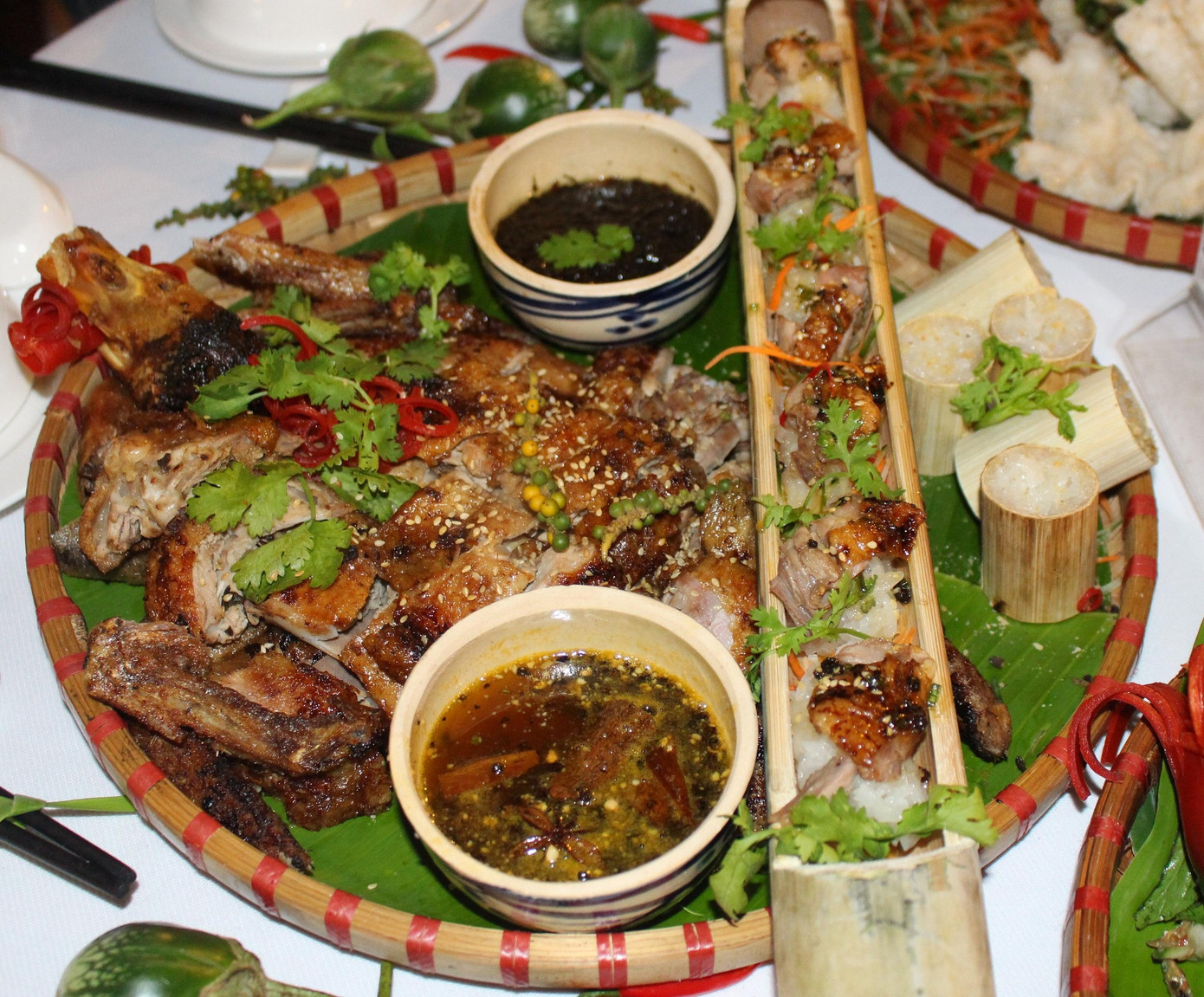 Mỗi loại muối chấm đi kèm với từng món ăn mang lại vị đặc trưng riêng Mỗi loại muối chấm đi kèm với từng món ăn mang lại vị đặc trưng riêng