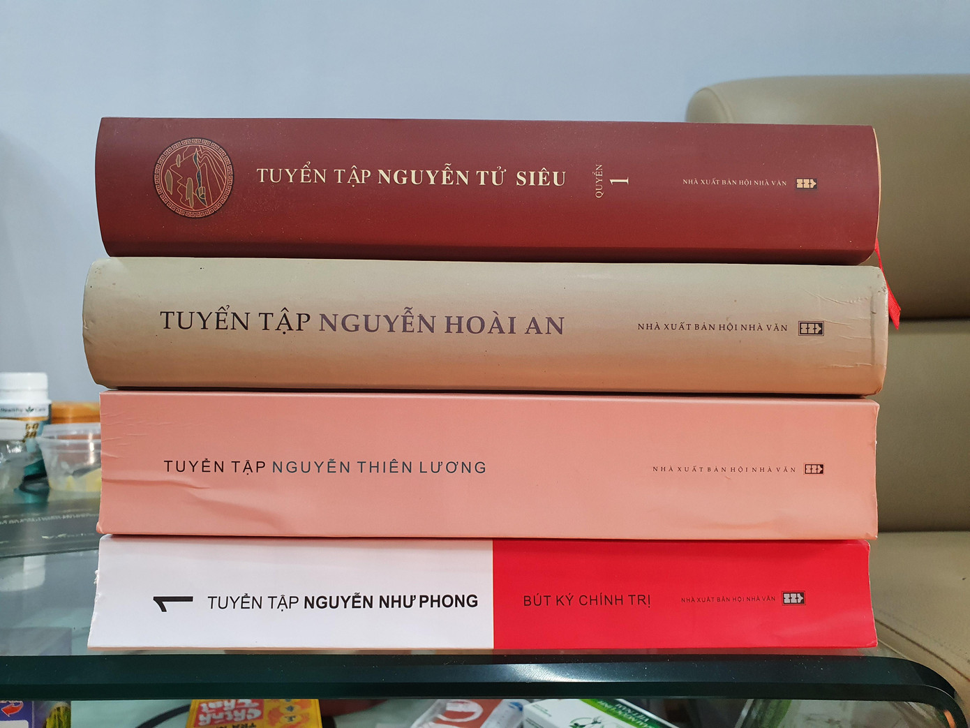 Bộ tứ tác phẩm của ông cháu, anh em, cha con