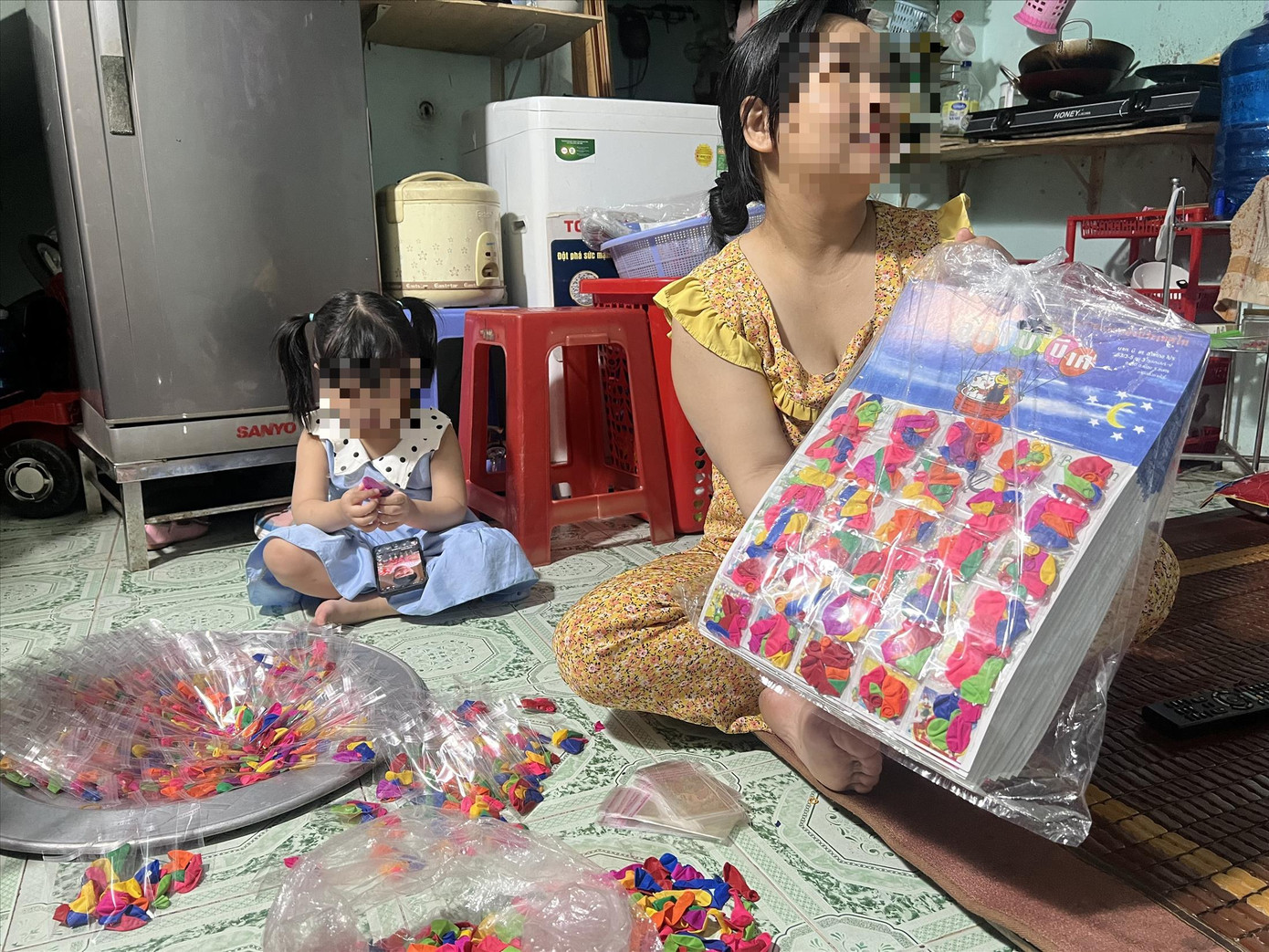 Nhiều công nhân thấy bất an mỗi lúc chủ doanh nghiệp có kế hoạch tinh giản lao động vì họ lo ngại sẽ bị sa thải, không biết lấy gì nuôi con ảnh: U.P Nhiều công nhân thấy bất an mỗi lúc chủ doanh nghiệp có kế hoạch tinh giản lao động vì họ lo ngại sẽ bị sa thải, không biết lấy gì nuôi con ảnh: U.P