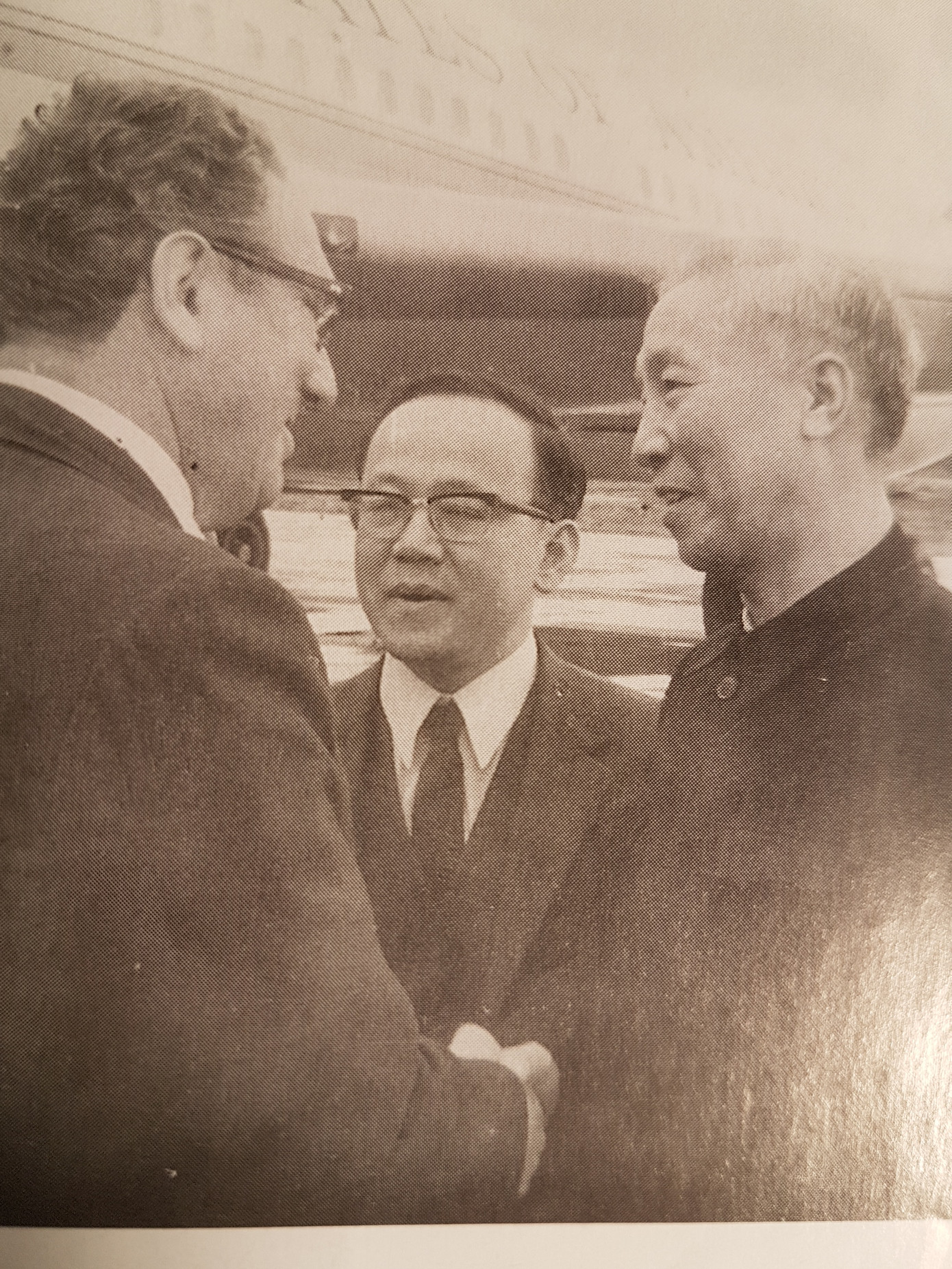 Thầy trò Lê Đức Thọ, Nguyễn Đình Phương đón Kissinger tại sân bay Nội Bài tháng 1/1973 Thầy trò Lê Đức Thọ, Nguyễn Đình Phương đón Kissinger tại sân bay Nội Bài tháng 1/1973