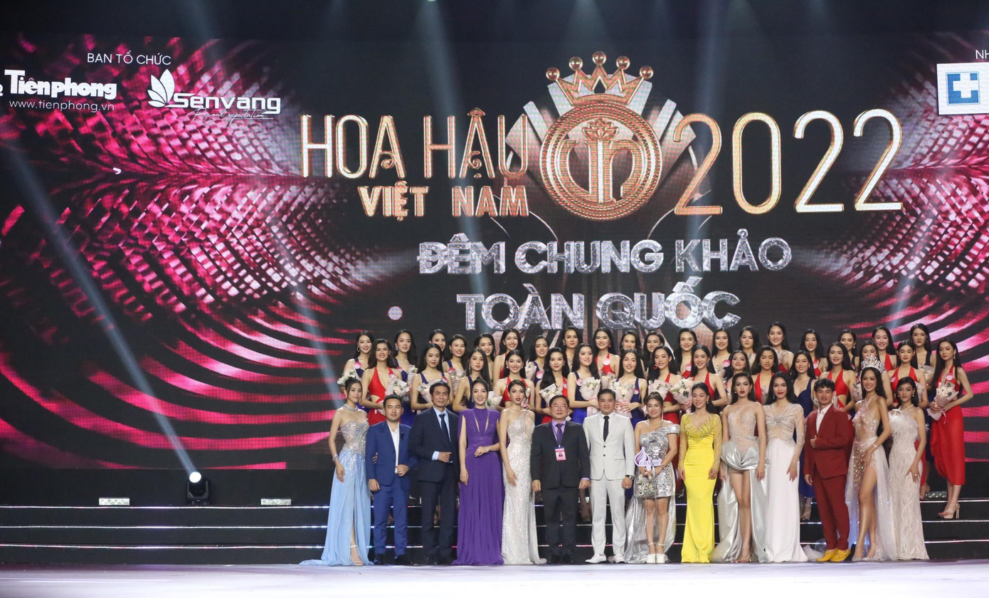 Nhà báo Lê Xuân Sơn, Tổng biên tập báo Tiền Phong, Trưởng Ban tổ chức, Trưởng Ban giám khảo - chúc mừng các cô gái xuất sắc của HHVN 2022. Nụ cười hay những giọt nước mắt đều là những xúc cảm khó quên, đánh dấu những kỷ niệm đẹp trong hành trình thanh xuân