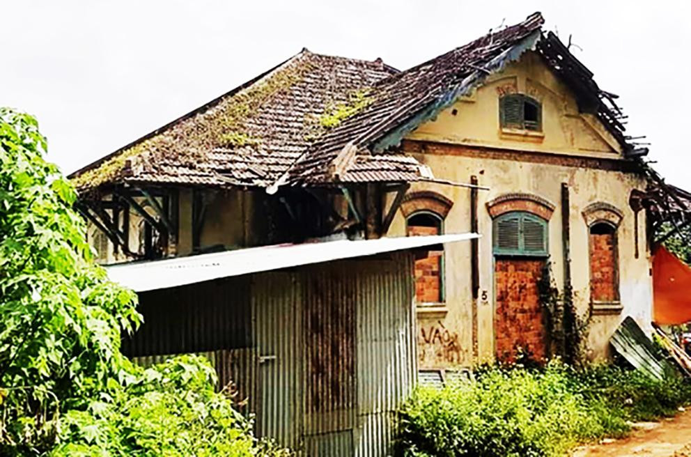 Biệt thự số 5 Trần Hưng Đạo xuống cấp trầm trọng. Ảnh: Kim Anh