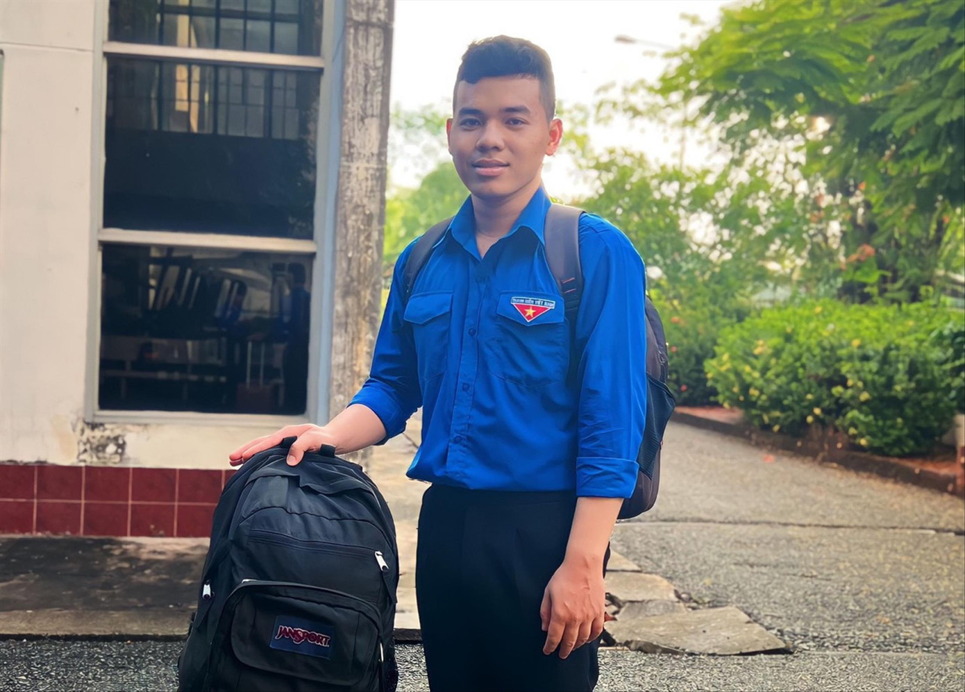 Sinh viên Nguyễn Việt Thành, trường ĐH Tiền Giang, tham gia chiến dịch Mùa hè xanh Sinh viên Nguyễn Việt Thành, trường ĐH Tiền Giang, tham gia chiến dịch Mùa hè xanh