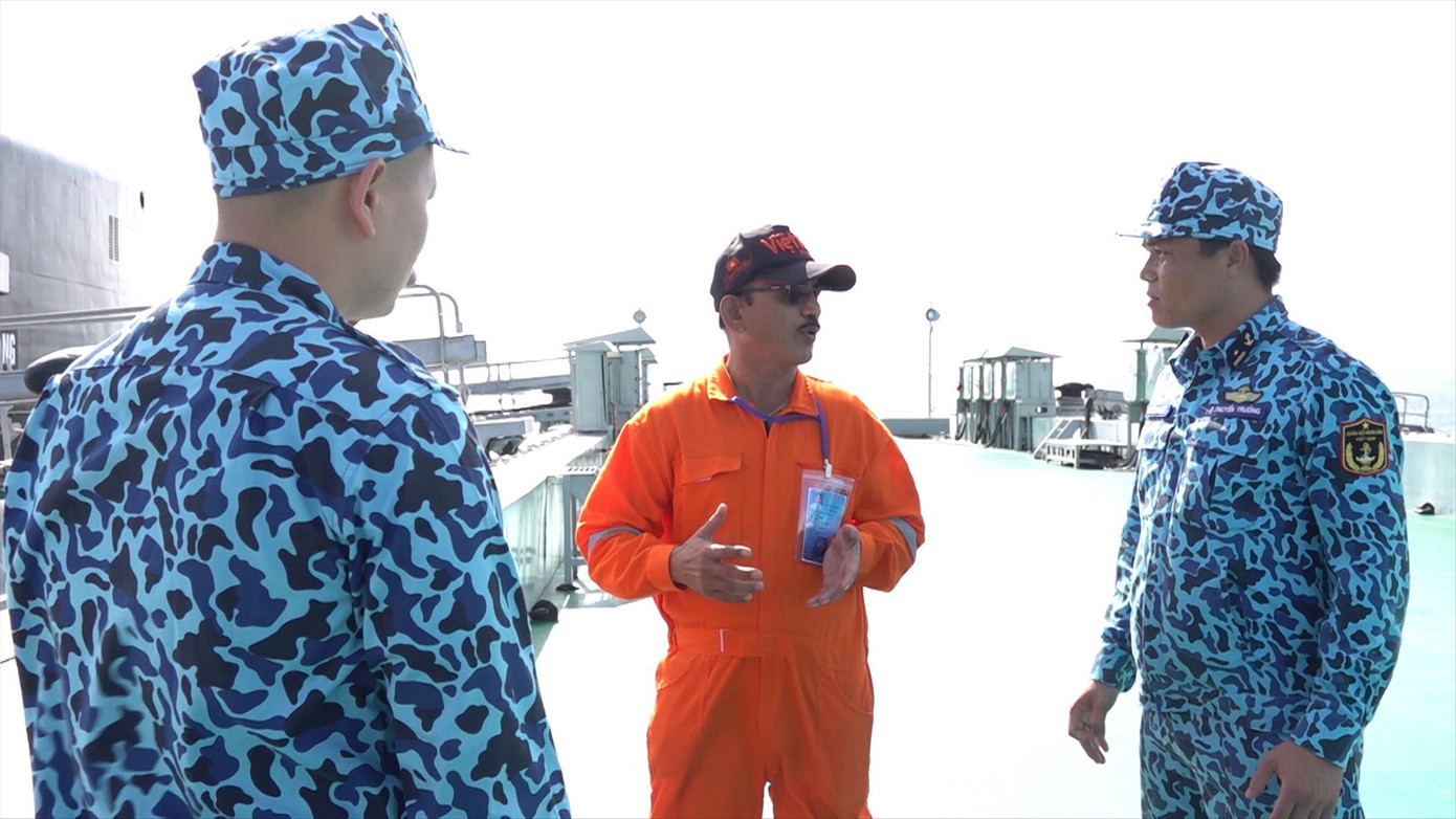 ĐVTN Lữ đoàn tàu ngầm 189 trao đổi kinh nghiệm với chuyên gia nước ngoài bằng ngoại ngữ