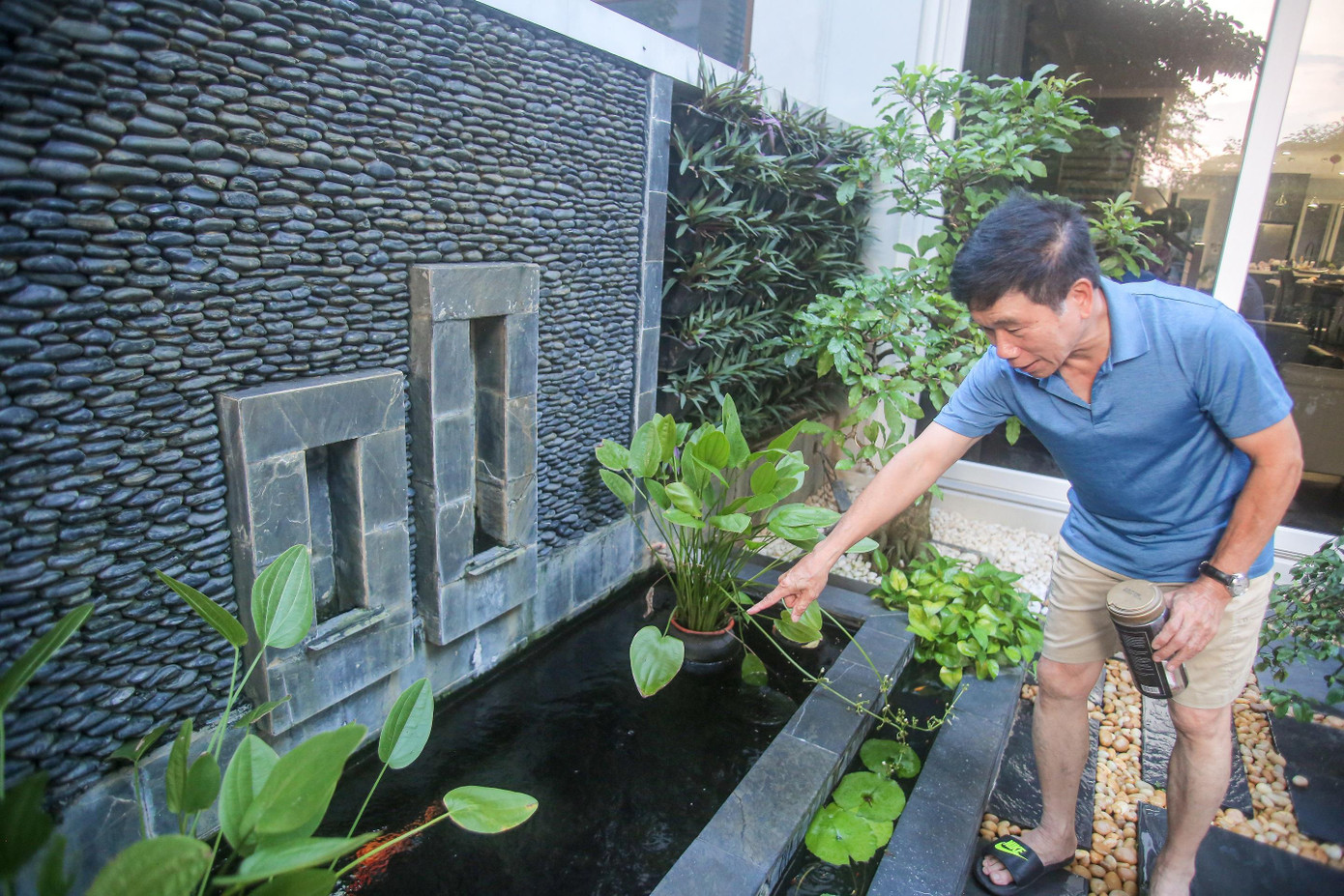 Ông Hiệp và thú vui bên đứa con tinh thần tại nhà