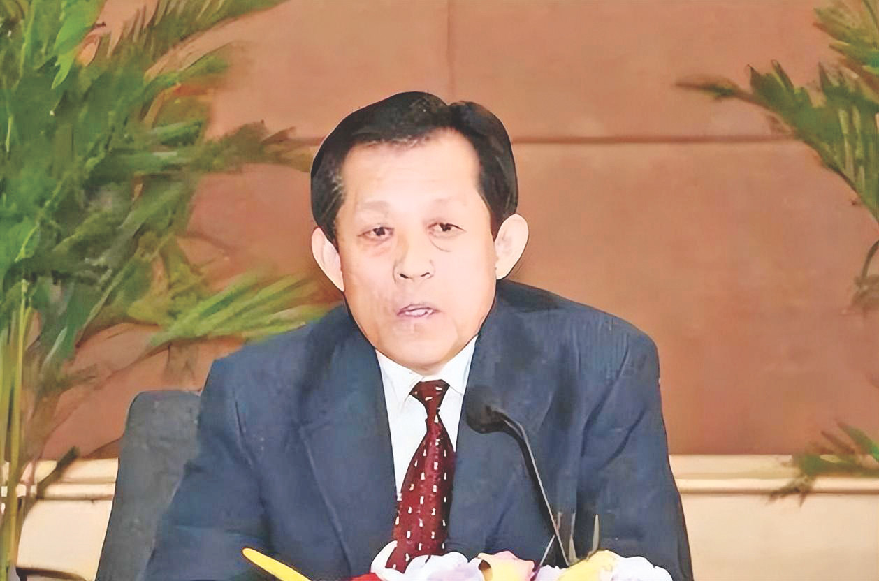 Từ Trường Nguyên khi còn tại chức.