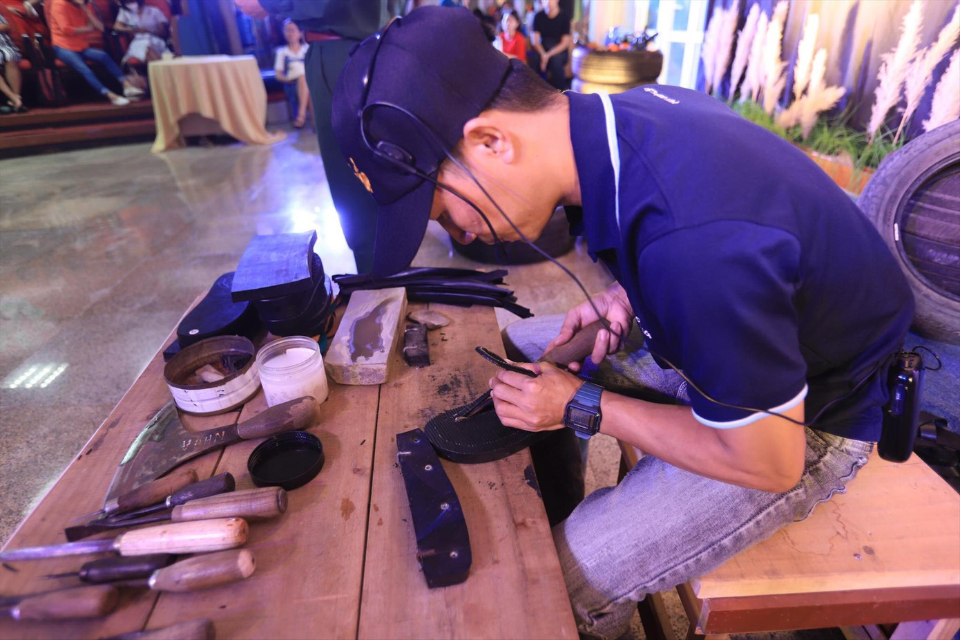 Trình diễn “Huyền thoại bước chân” tại Bảo tàng Hồ Chí Minh Ảnh: KỲ SƠN Trình diễn “Huyền thoại bước chân” tại Bảo tàng Hồ Chí Minh Ảnh: KỲ SƠN