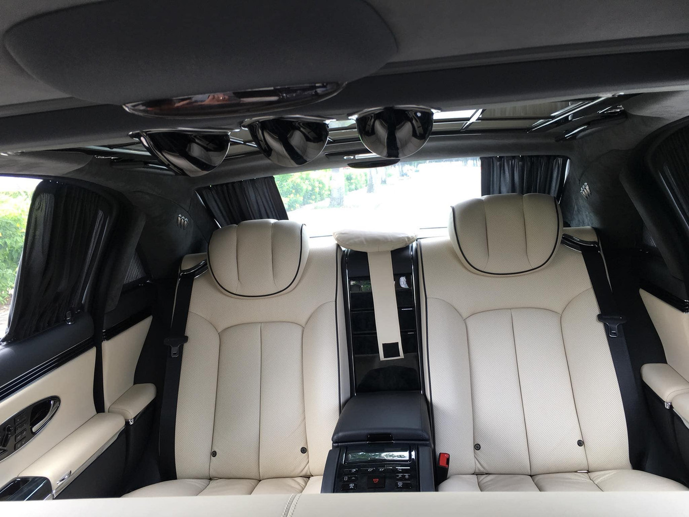 Nội thất bên trong Maybach S62 mới tinh khi tái nhậpẢnh: Ngọc Hoàng