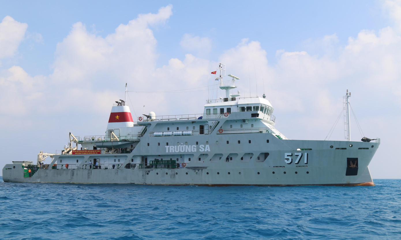 Tàu 571 hành trình ra khơi tới quần đảo Trường Sa và Nhà giàn DK1 Tàu 571 hành trình ra khơi tới quần đảo Trường Sa và Nhà giàn DK1