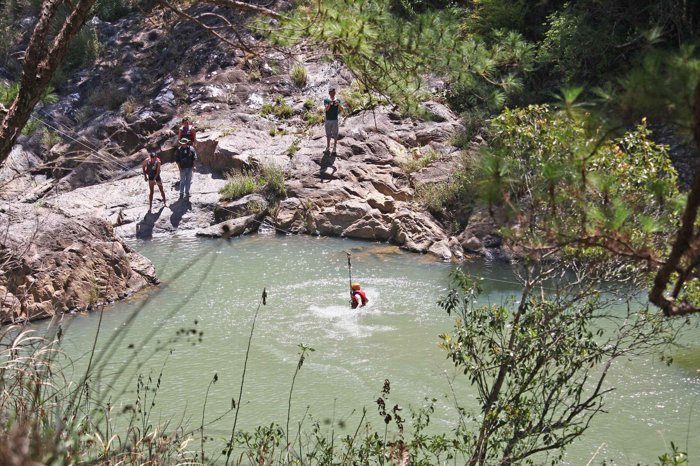 Ngành chức năng Lâm Đồng phát hiện, xử lý vụ tổ chức du lịch chui ở suối Vàng