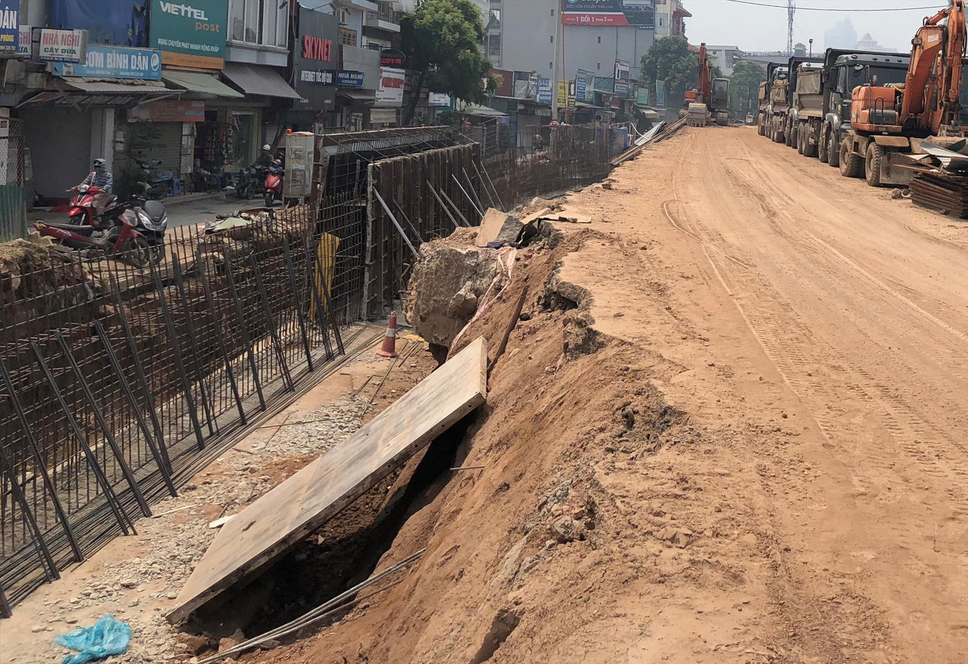 Ngổn ngang dự án cải tạo mặt đê Âu Cơ đoạn từ Nghi Tàm đi cầu Thăng Long