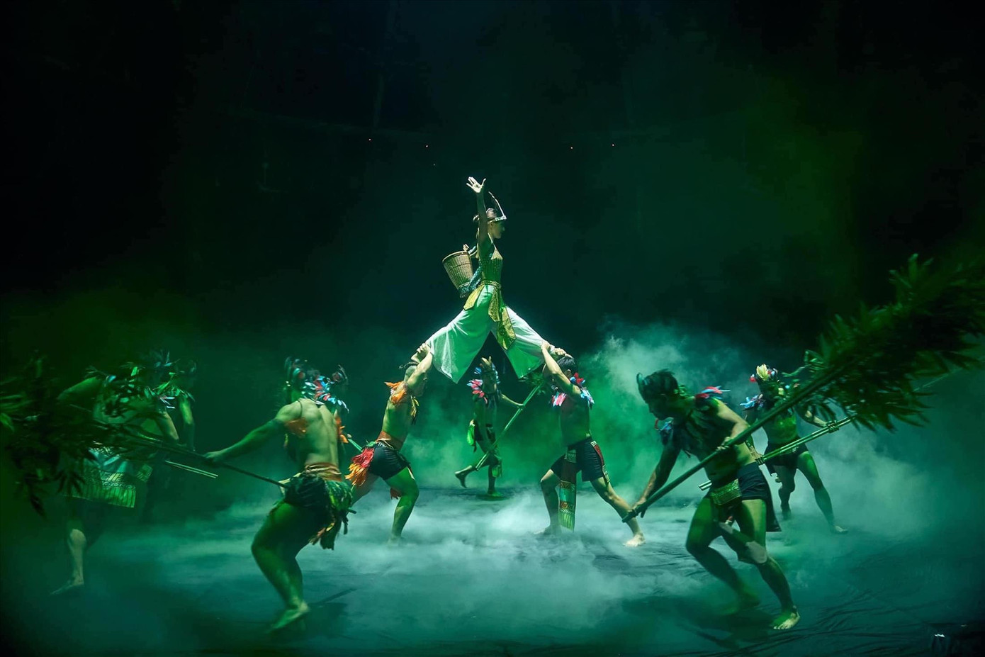 Vở kịch xiếc “Cha Rồng mẹ Tiên”