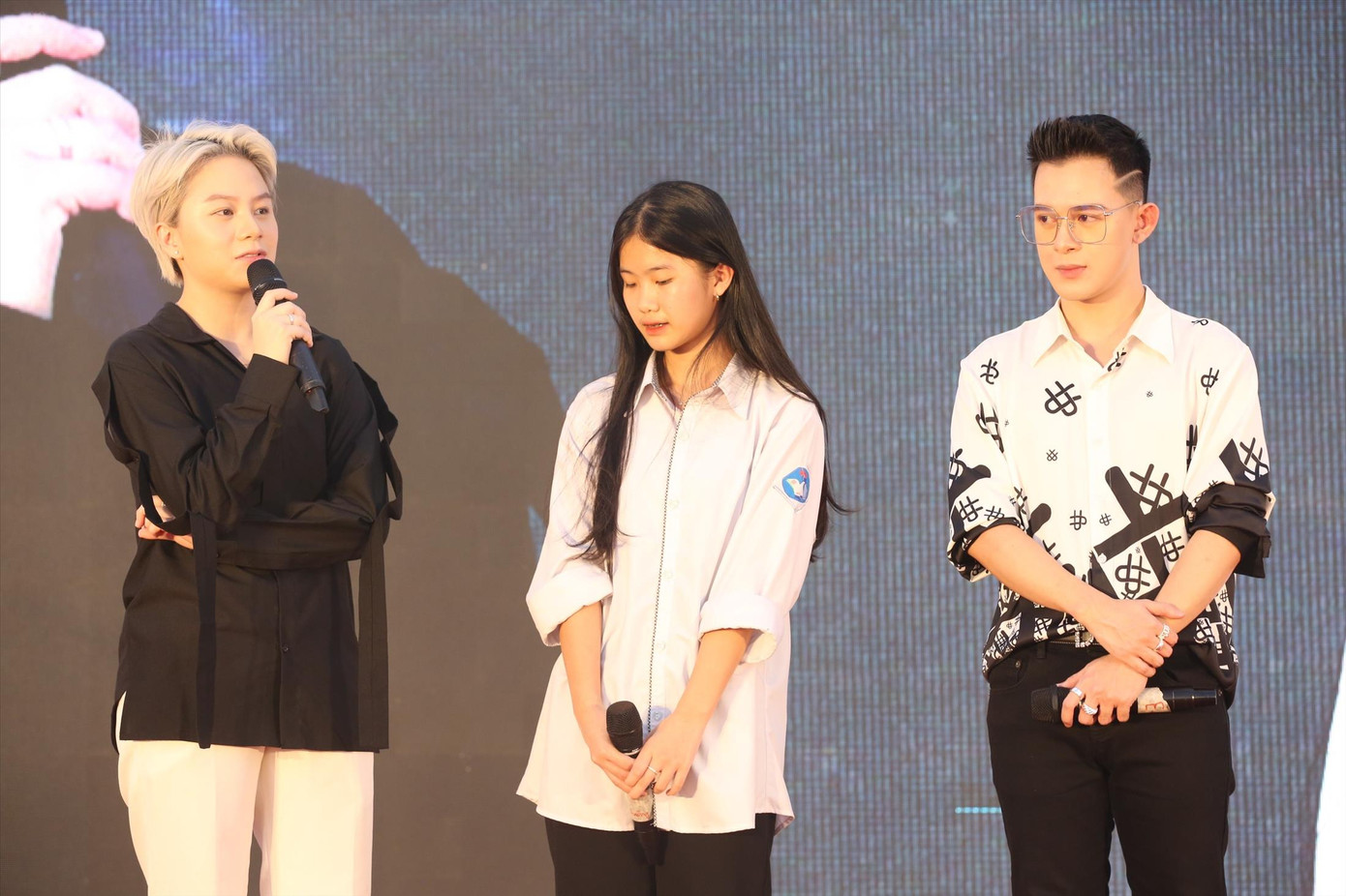 Diễn viên Quang Anh và Bảo Hân hát nhạc phim Về nhà đi con (Cảm ơn con nhé) và cởi mở về trải nghiệm bạo lực học đường. Ảnh: TRỌNG TÀI Diễn viên Quang Anh và Bảo Hân hát nhạc phim Về nhà đi con (Cảm ơn con nhé) và cởi mở về trải nghiệm bạo lực học đường. Ảnh: TRỌNG TÀI