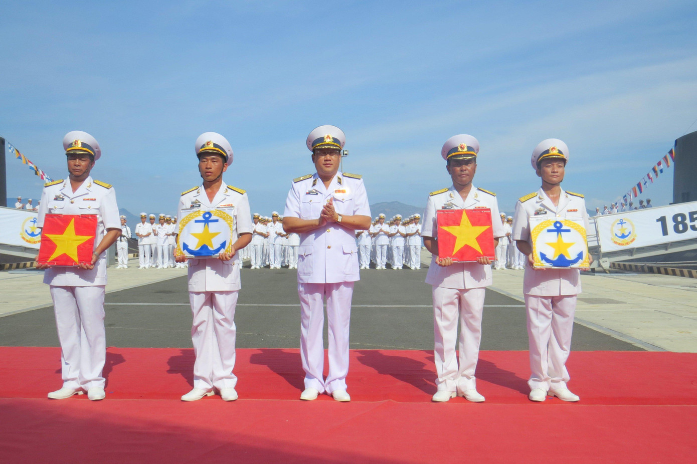 Lễ thượng cờ hai tàu ngầm 184 - Hải Phòng và 185 - Khánh Hòa (tháng 8/2015)