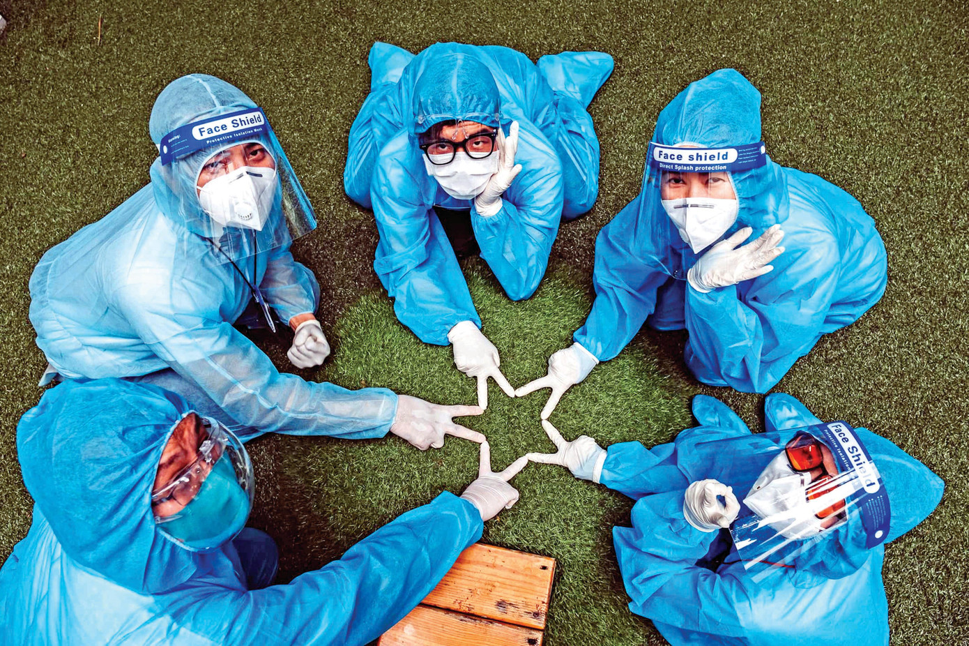 Các tình nguyện viên nghệ sỹ trong một chương trình văn nghệ Nguồn ảnh: NVCC