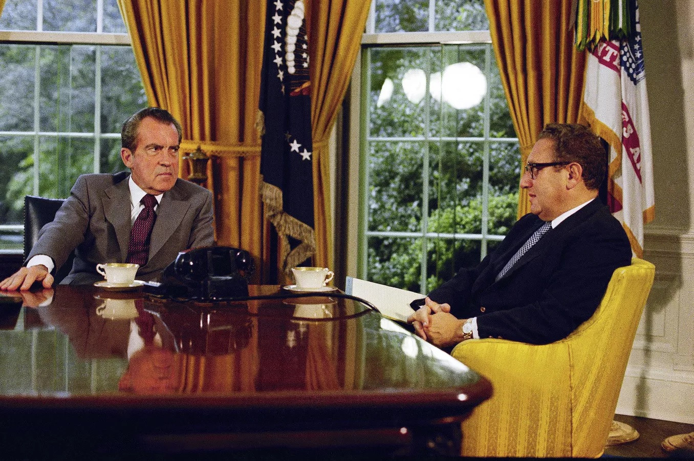 Tổng thống Mỹ Richard Nixon và Ngoại trưởng Henry Kissinger trong một cuộc họp ở Washington. Ảnh: AP