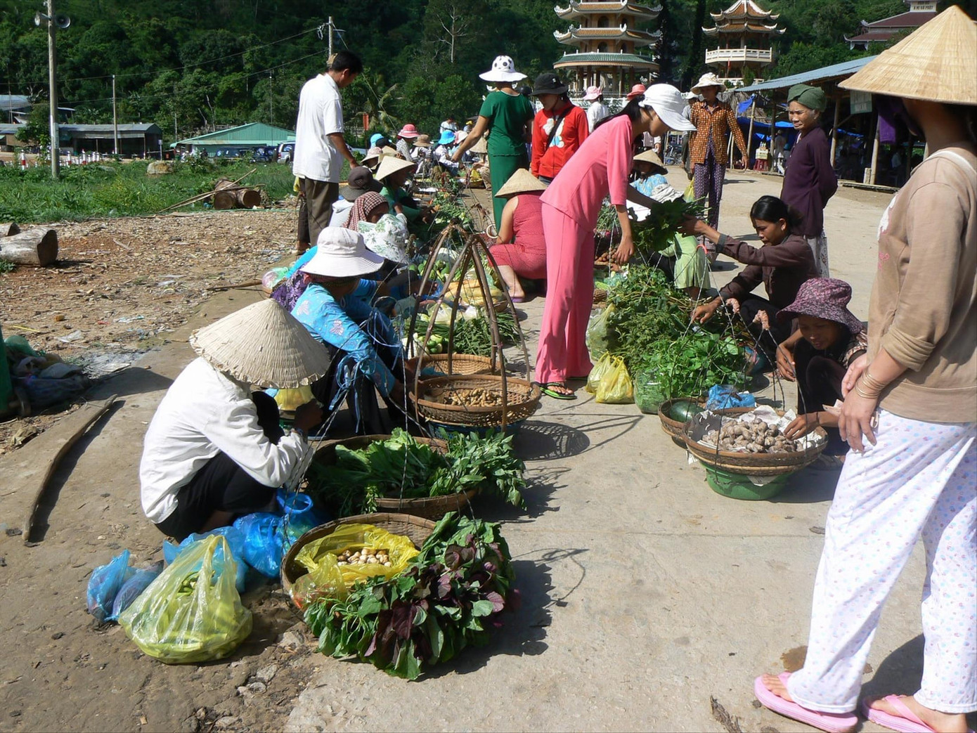 Chợ đòn gánh của người Khmer trên đỉnh núi Cấm (An Giang)