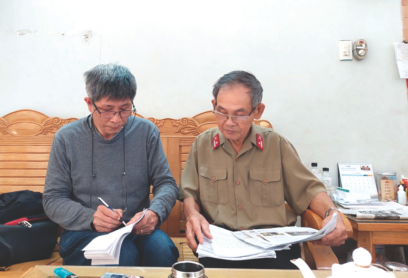 Ông Thụy (phải) và tác giả bài viết Ảnh: Bích Phượng. Ông Thụy (phải) và tác giả bài viết Ảnh: Bích Phượng.