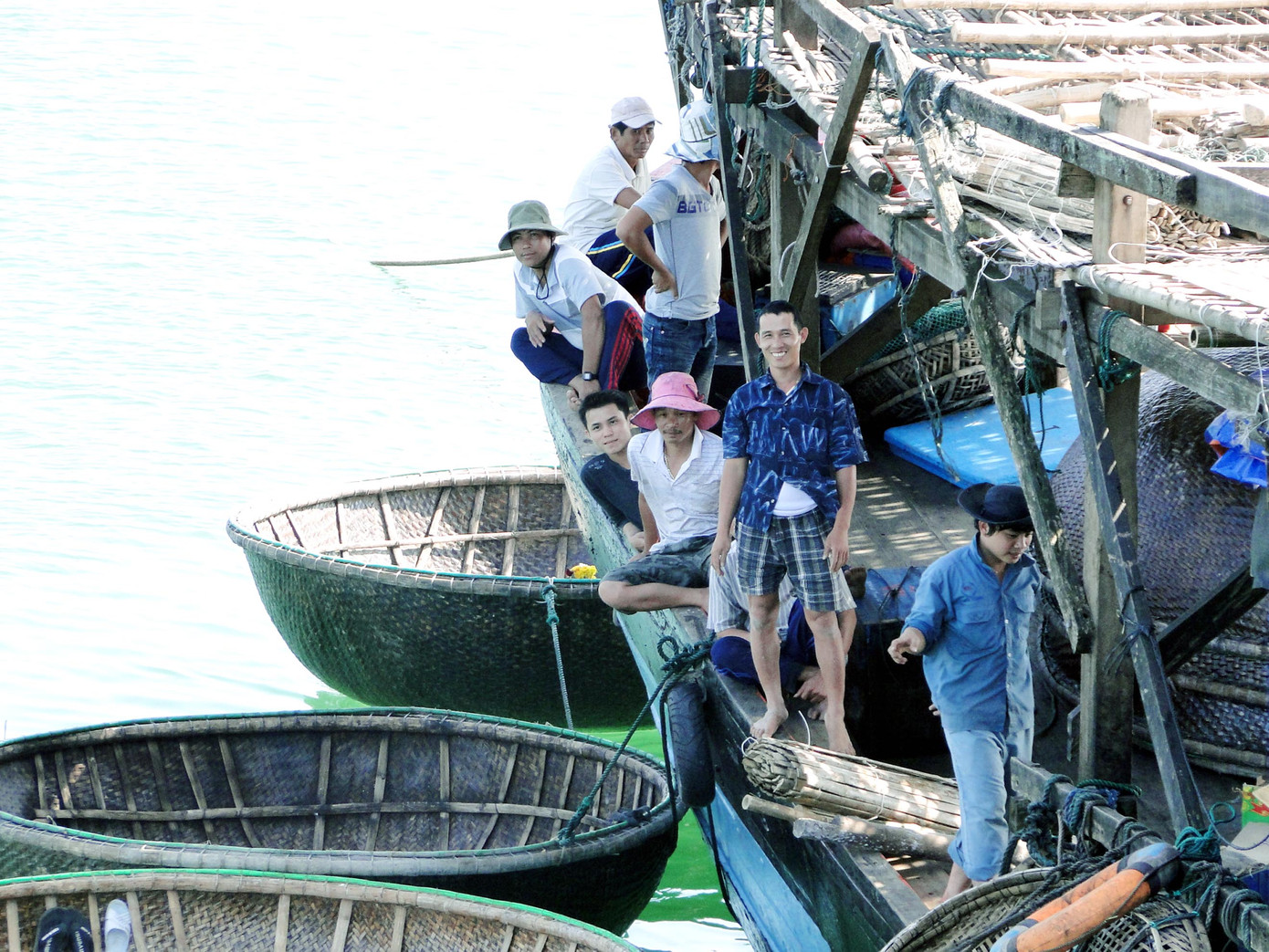 Ngư dân giữa Trường Sa. Ảnh: Văn Chương Ngư dân giữa Trường Sa. Ảnh: Văn Chương