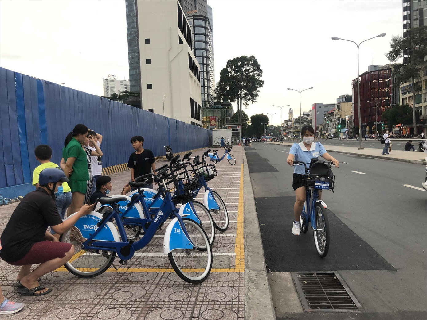 Cuối tuần nào Thanh Hương cũng thuê xe đạp công cộng, thả hồn khắp nhiều nẻo đường Sài thành