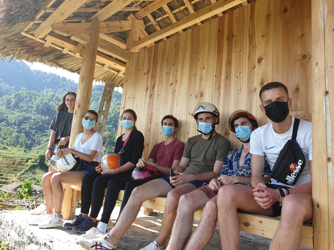 Khách Pháp ở Bản Liền